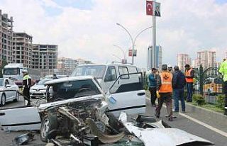 Makas attı, trafiği birbirine kattı: 2 yaralı