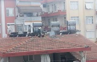 Manavgat’ta 3 katlı binanın çatısında çıkan...