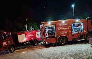 Manisa’da bacadan çıkan yangında ev alevlere...