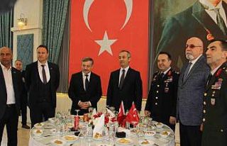 Manisa’da resmi bayramlaşma töreni düzenlendi