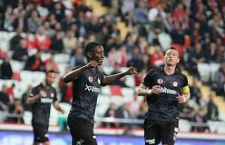 Max Gradel gol sayısını 9 yaptı