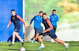 Medipol Başakşehir, İstanbulspor maçı hazırlıklarına...