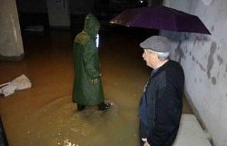 Mersin’i dolu ve sağanak yağış vurdu