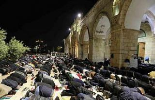 Mescid-i Aksa’da 200 bin Müslüman teravih namazı...