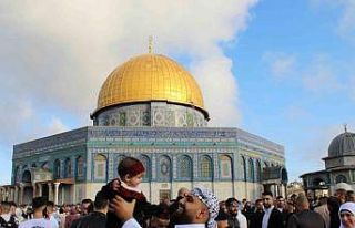 Mescid-i Aksa’da bayram namazı 120 bin Müslümanla...