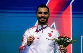 Milli cimnastikçi Ferhat Arıcan gümüş madalya...