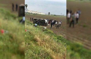 Minibüs ile kamyon çarpıştı: 10 yaralı