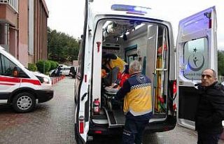 Minibüs ile otomobil çarpıştı; 1 ölü, 6 yaralı
