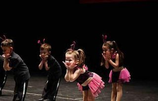 Minik öğrencilerin gösterisi yoğun ilgi gördü