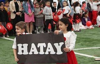 Minikler gösterisinde depremin vurduğu illeri unutmadı