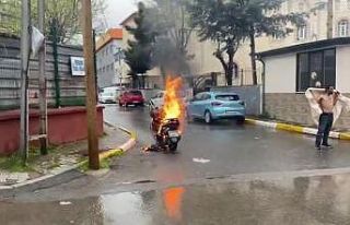 Motorunu yakan adam itfaiyenin söndürmesine izin...