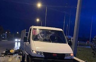 Motosiklet kamyonete çarptı: 1 yaralı