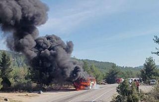 Muğla’da seyir halindeki yolcu otobüsü alev alev...