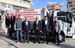 Nazilli Belediyesi’nin filosuna 2 araç daha katıldı