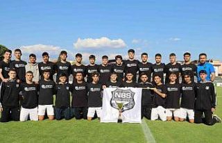 Nazilli Belediyespor U-17 takımı şampiyon oldu