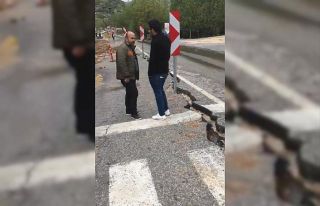 Nusaybin’de sağanak yağış yolda yarıklar oluşturdu