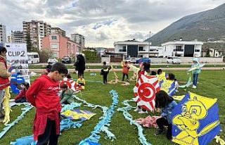 Öğrenciler gökyüzünü uçurtmalarla süsledi