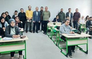 Öğrenciler sınava belediyenin eğitim merkezinde...
