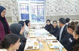 Öğrencilerle iftar buluşması