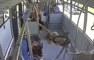 Öğretmeni Iraklı çocuğu halk otobüsünde unuttu,...