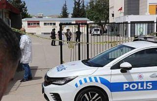 Okul idaresiyle tartışan öğrenci silahla okulu...