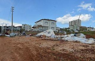 Önce depremin sonra fırtınanın vurduğu ilçede...