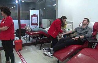 Oruçlu vatandaşlar için iftar sonrası kan bağışı...