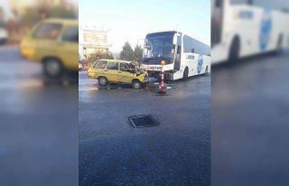 Otomobil ile yolcu otobüsü çarpıştı: 1 ölü