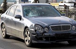 Otomobilin çarptığı 79 yaşındaki elektrikli...