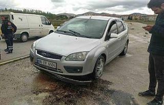 Otomobille kaldırıma çıkan sürücü ölümden...