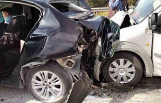 Otoyolda 5 araç birbiriyle çarpıştı: 6 yaralı