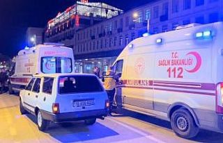 (Özel) Bursa’da yolun karşısına geçen aileye...