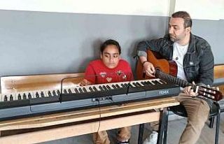 Özel eğitim öğrencisinin azmi engel tanımadı,...
