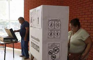 Paraguay’daki halk yerel ve genel seçimler için...