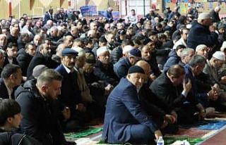 Paris’te 2 bin Müslüman bayram namazını kapalı...