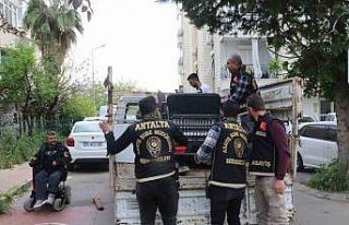 Polis, bedensel engellilerin çalınan ekmek teknelerini...