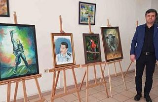 Polis memuru yağlı boya çalışmalarını sergiledi