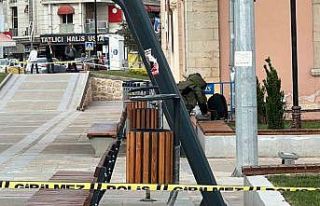 Polisi görünce bırakıp kaçtığı çanta fünyeyle...