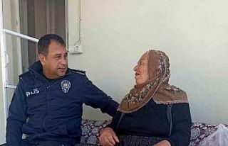 Polisler şehit annesini yalnız bırakmadı