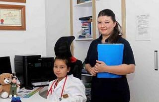 Prof. Dr. Sivaslı koltuğunu Nehir’e devretti