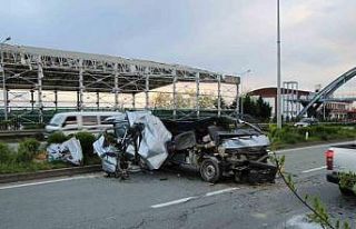 Rize’de hurdaya dönen aracın sahibi yaralandı