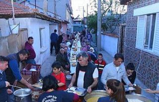 Salihli Belediyesi ‘İftarda Sizinleyiz’ geleneğini...