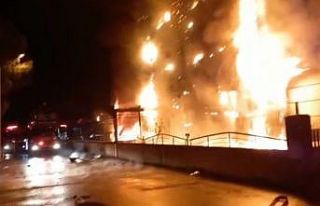 Samsun’da lokantada çıkan yangın evlere sıçradı,...