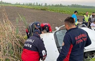 Şarampole devrilen otomobilin sürücüsü yaralandı