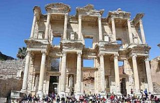 Selçuklu çocuklardan antik kentte barış mesajı