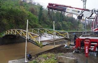Selden hasar gören Yalıköy Deresi Köprüsü onarılıyor