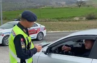 Selendi’de trafik ekiplerinden ’Bu yolda sana...