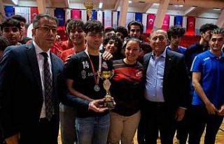 Seyhanlı voleybolcular müzeye 6 kupa daha götürdü