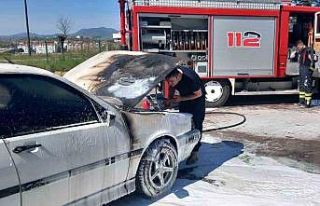 Seyir halindeki araç alevlere teslim oldu