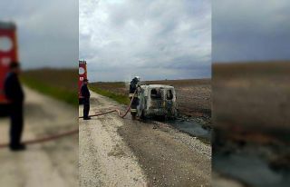 Seyir halindeki araç yandı